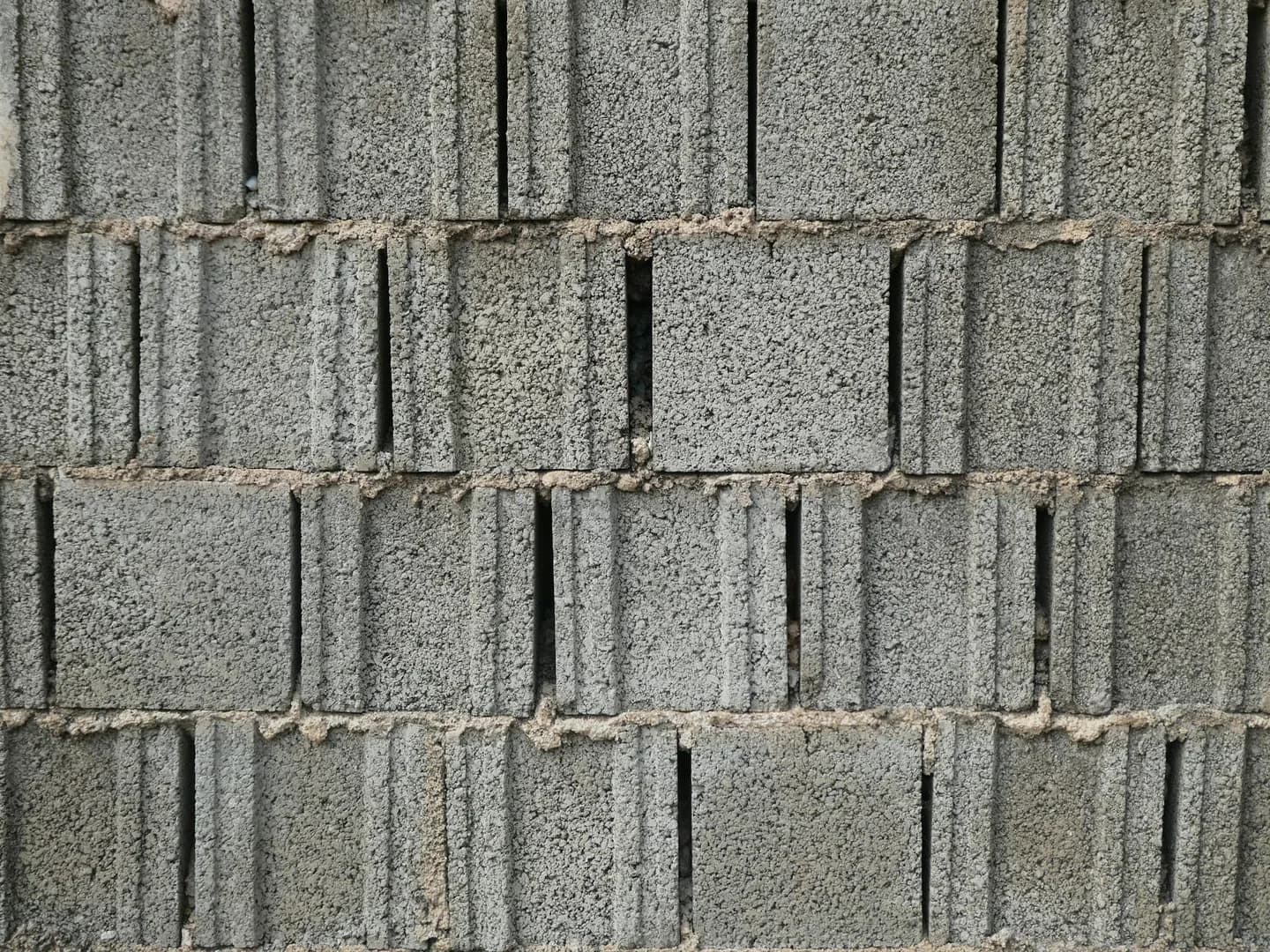 Beton cellulaire : proprietes, usages et comparaison avec la brique et le parpaing