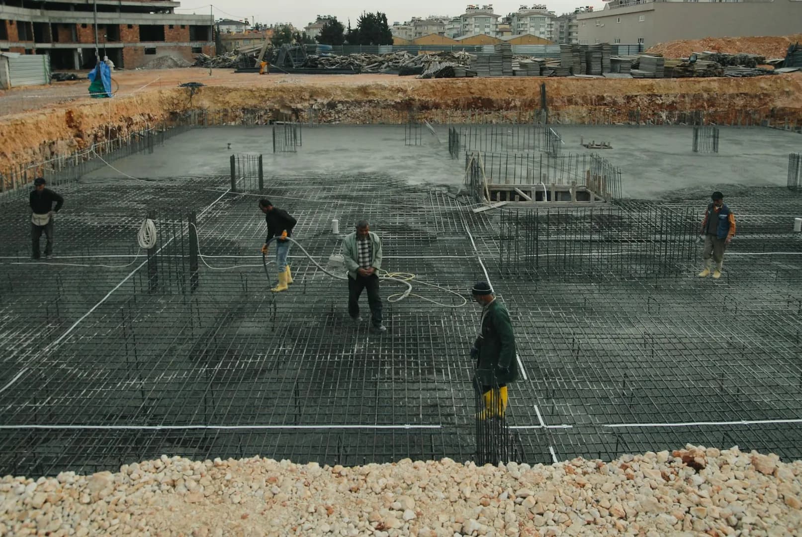 Dalle beton de maison : types, armature et isolation integree
