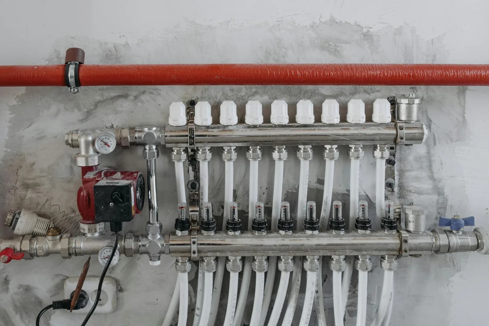 Plancher chauffant : hydraulique ou electrique, installation et confort