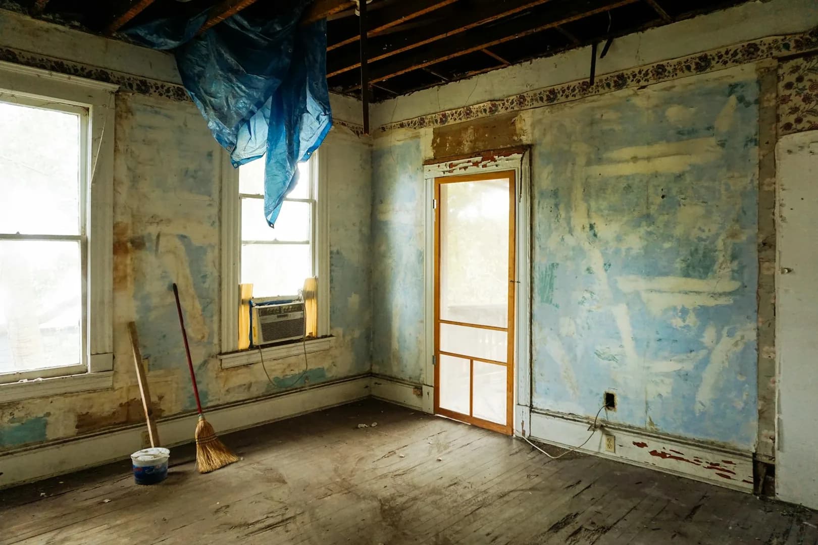 Plomb dans les peintures anciennes : risques, diagnostic et traitement